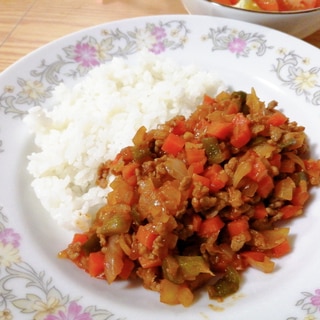 お弁当にも☆ピーマンとミニトマト入りのドライカレー